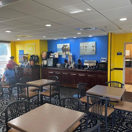 Days Inn & Suites By Wyndham Fort Pierce I-95 Dış mekan fotoğraf