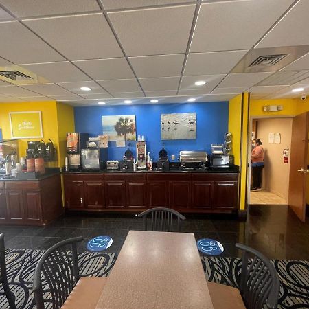 Days Inn & Suites By Wyndham Fort Pierce I-95 Dış mekan fotoğraf