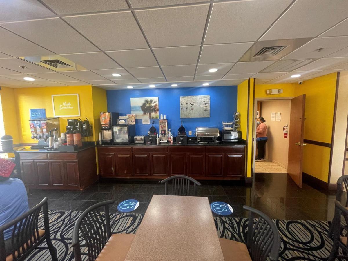 Days Inn & Suites By Wyndham Fort Pierce I-95 Dış mekan fotoğraf