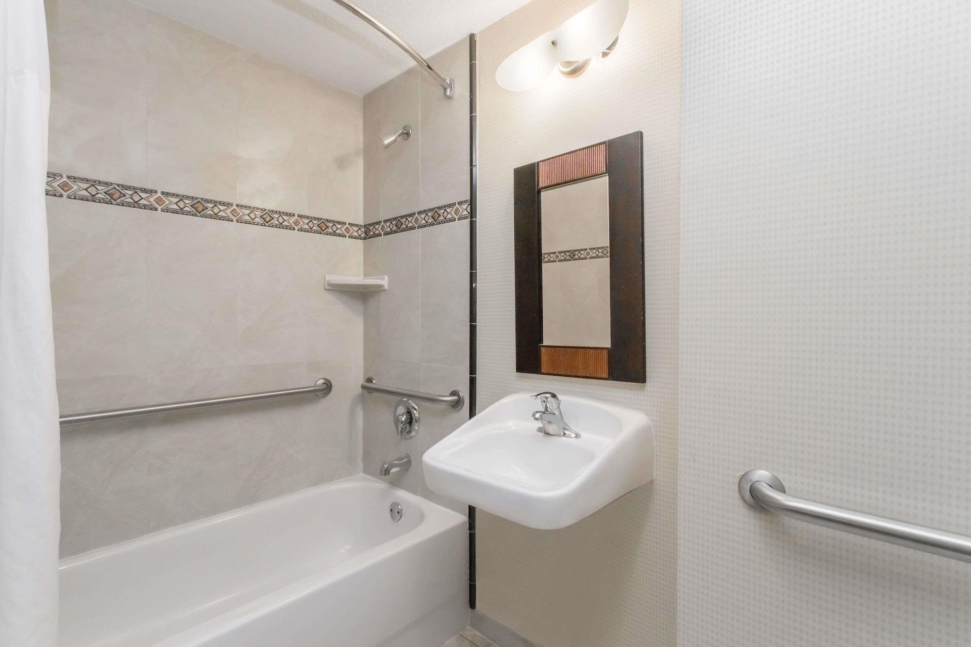 Days Inn & Suites By Wyndham Fort Pierce I-95 Dış mekan fotoğraf