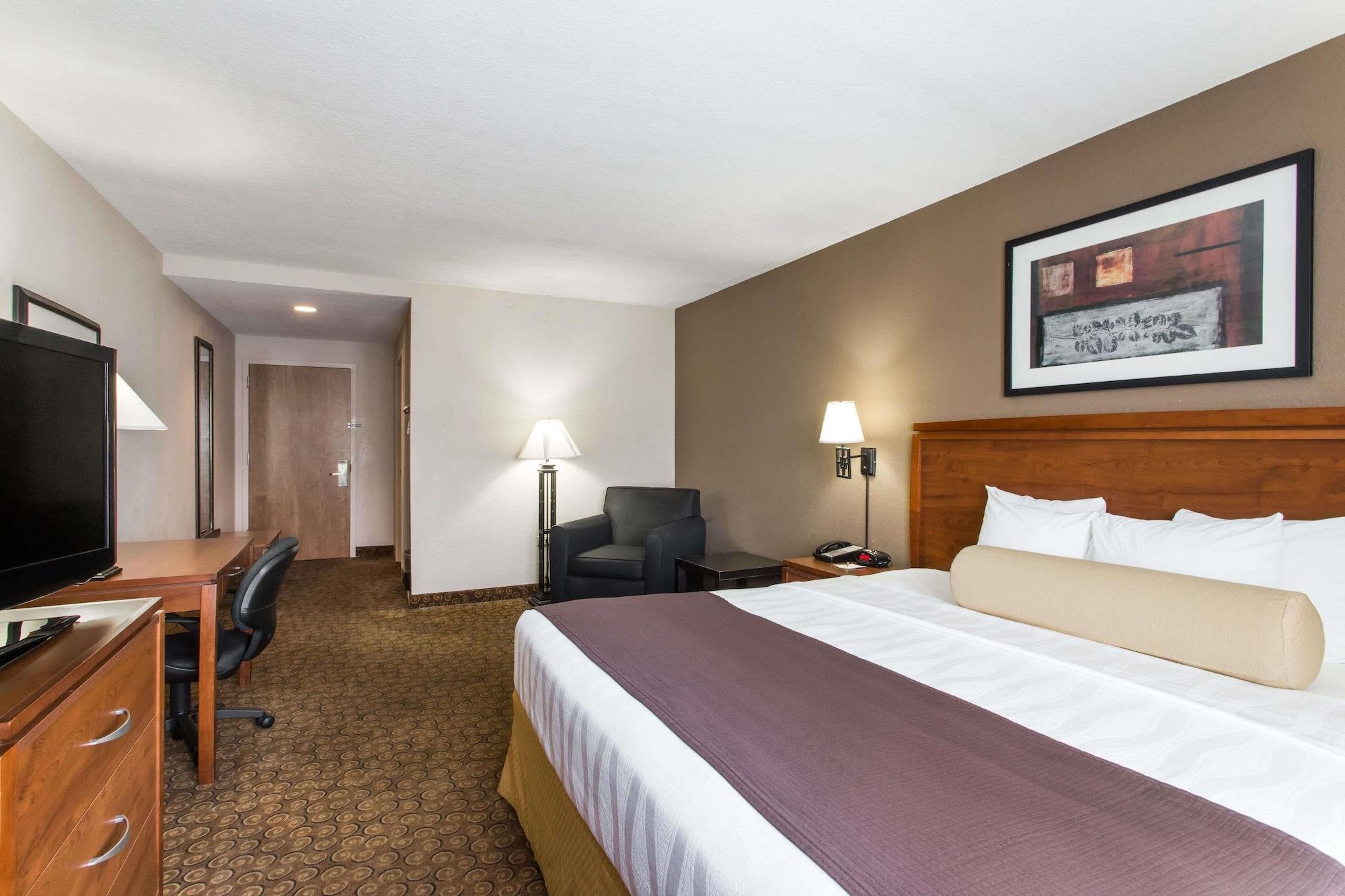 Days Inn & Suites By Wyndham Fort Pierce I-95 Dış mekan fotoğraf