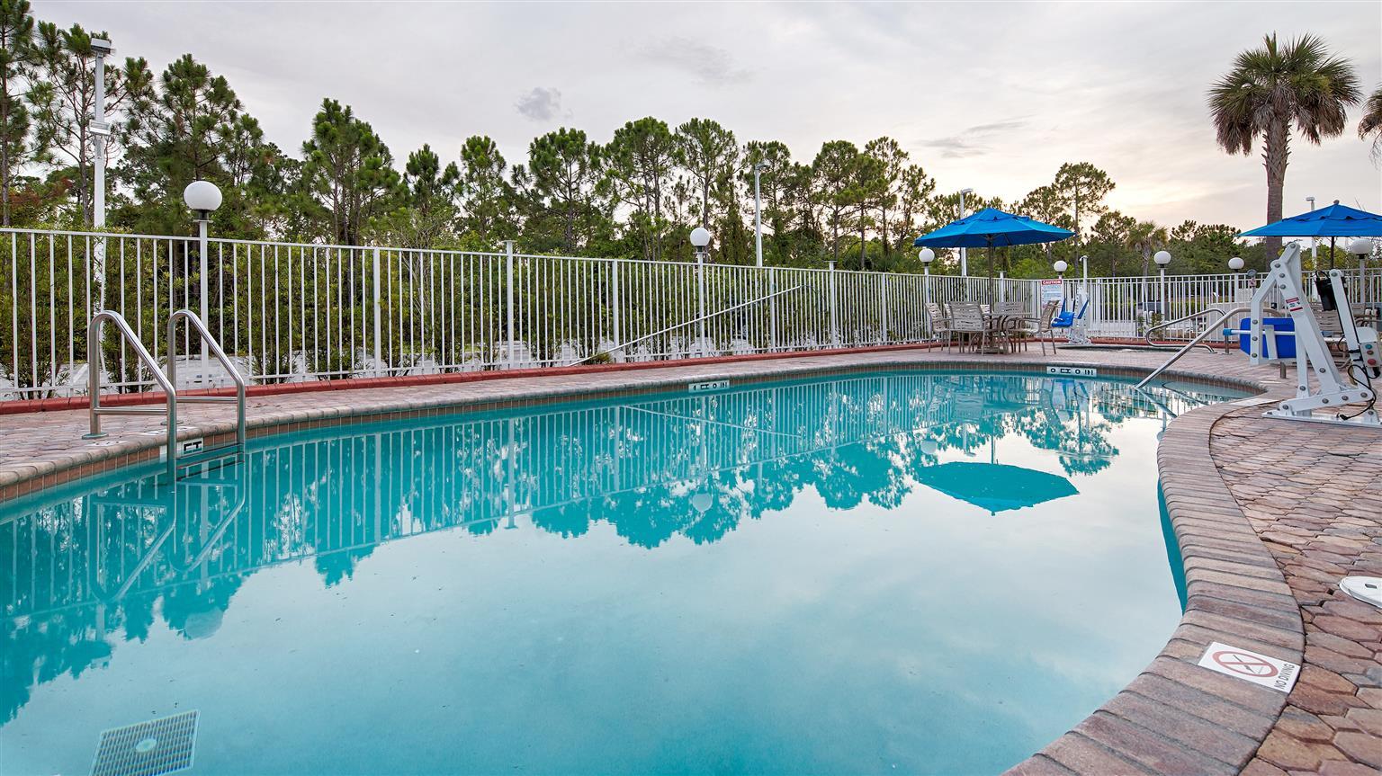 Days Inn & Suites By Wyndham Fort Pierce I-95 Dış mekan fotoğraf