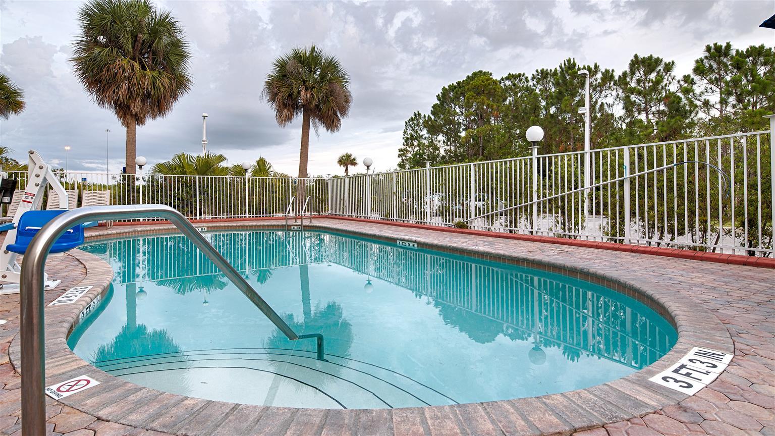 Days Inn & Suites By Wyndham Fort Pierce I-95 Dış mekan fotoğraf