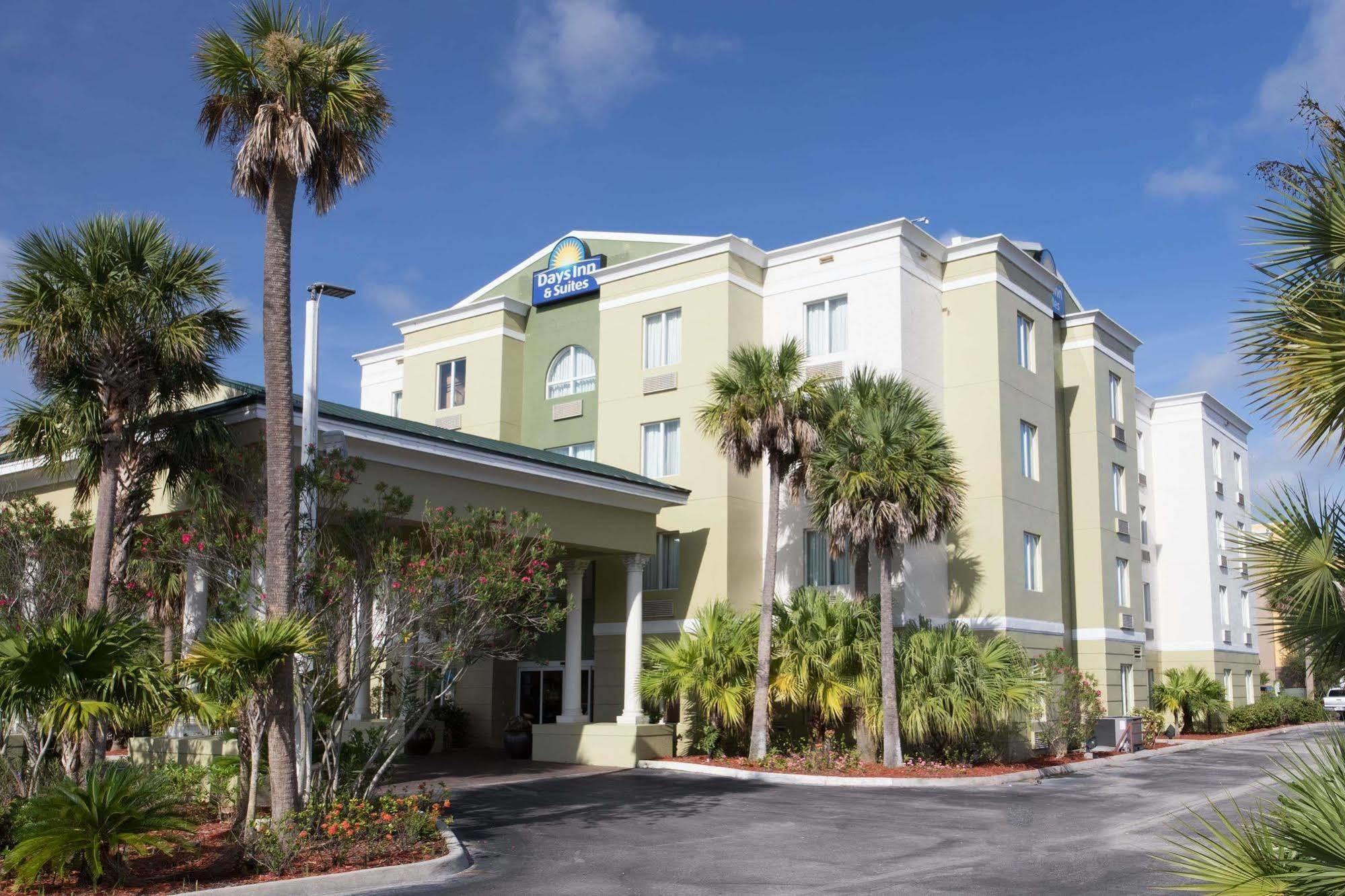 Days Inn & Suites By Wyndham Fort Pierce I-95 Dış mekan fotoğraf