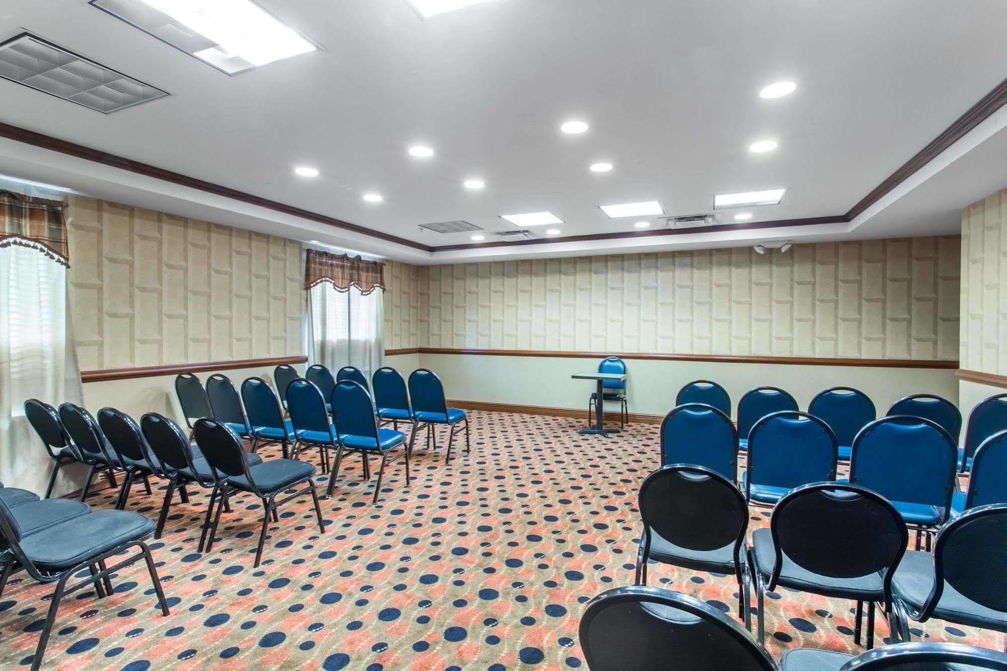 Days Inn & Suites By Wyndham Fort Pierce I-95 Dış mekan fotoğraf
